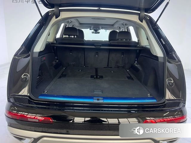 Audi Q7 2024 Черный из Китая, фото 3