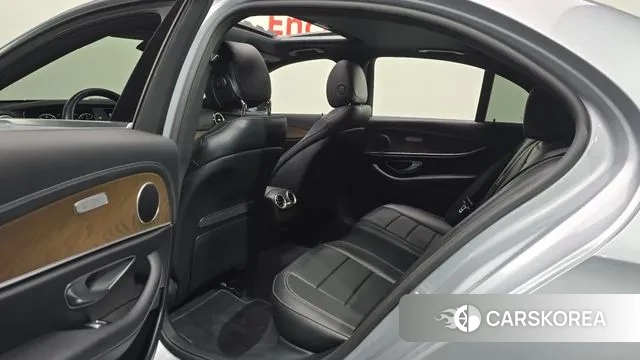 Mercedes-Benz E-Class W213 2022 Серебристо-серый из Кореи, фото 3