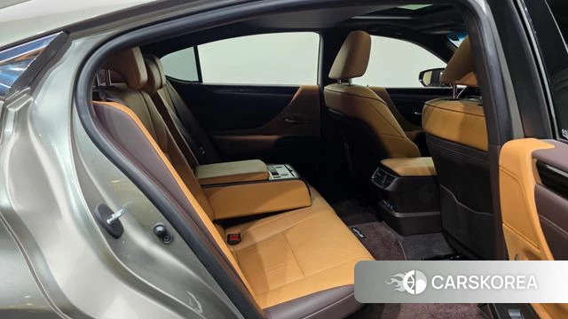 Lexus ES300h 7th generation 2018 Песочный из Кореи, фото 3