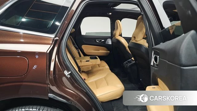 Volvo XC60 second Generation 2021 Коричневый из Кореи, фото 3