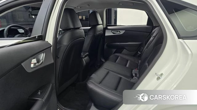 Kia The New K3 2nd generation 2021 Белый из Кореи, фото 3