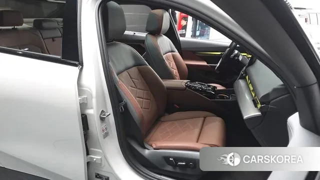 BMW 5 Series (G60) 2024 Белый из Кореи, фото 3