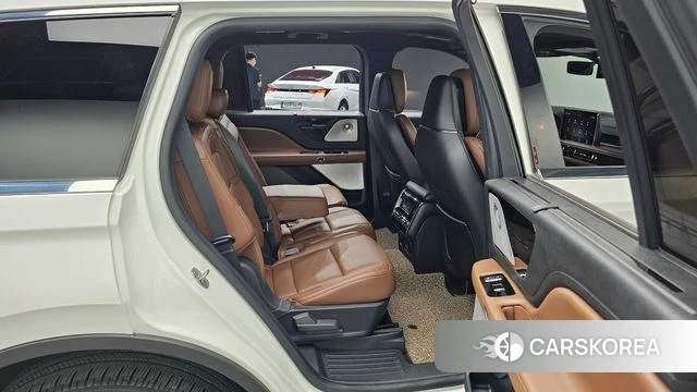 Lincoln Aviator 2nd generation 2022 Белый из Кореи, фото 3