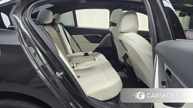 BMW 5 Series (G60) 2024 Серый из Кореи, фото 3