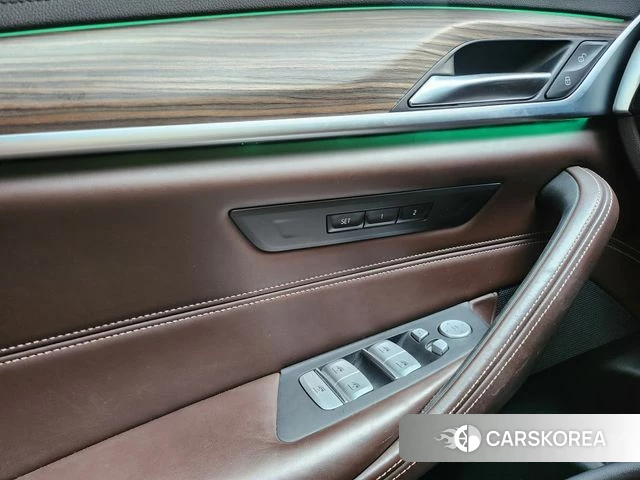 BMW 5 Series (G30) 2019 Белый из Кореи, фото 3