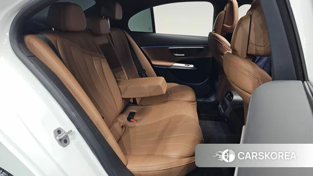 Mercedes-Benz E-Class W214 2024 Белый из Кореи, фото 3