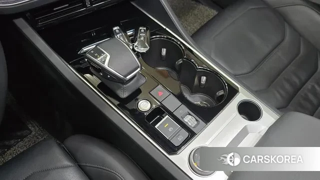 Volkswagen Touareg 3rd generation 2020 Белый из Кореи, фото 3