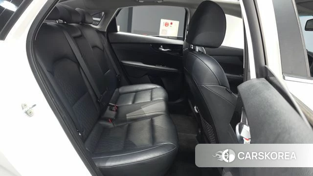 Kia The New K3 2nd generation 2022 Белый из Кореи, фото 3