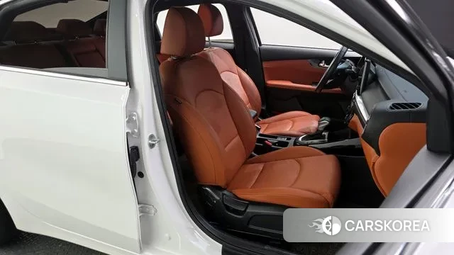 Kia The New K3 2nd generation 2022 Белый из Кореи, фото 3