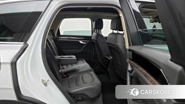 Volkswagen Touareg 3rd generation 2020 Белый из Кореи, фото 3