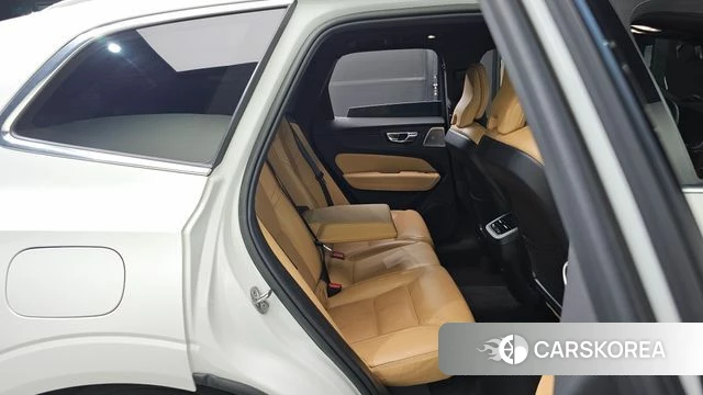 Volvo XC60 second Generation 2023 Белый из Кореи, фото 3