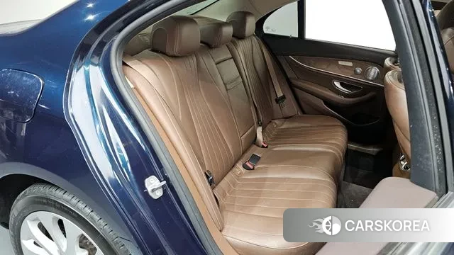 Mercedes-Benz E-Class W213 2018 Синий из Кореи, фото 3