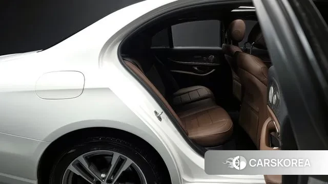 Mercedes-Benz E-Class W213 2022 Белый из Кореи, фото 3