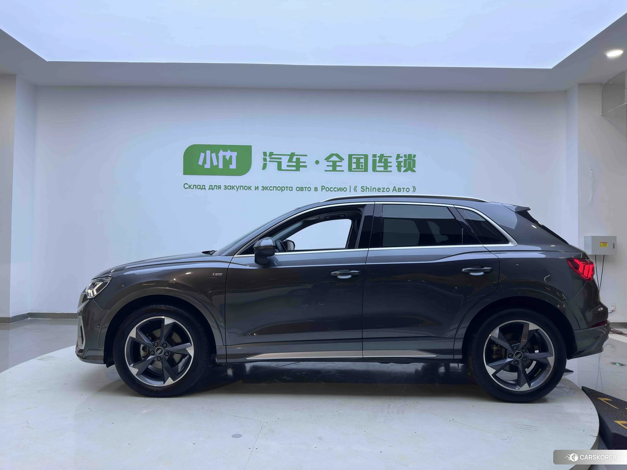 Audi Q3 2022 Темно-серый из Китая, фото 3