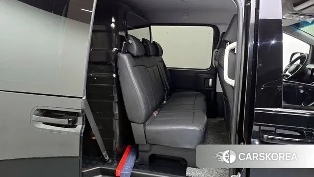 Hyundai Staria 2023 Черный из Кореи, фото 3