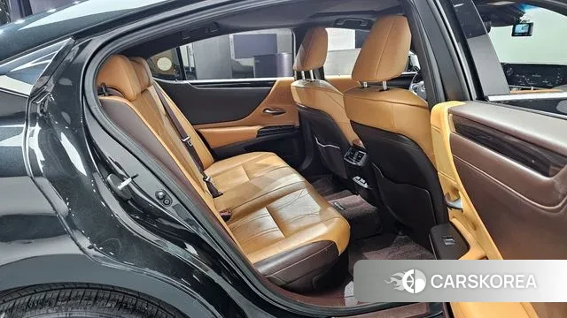 Lexus ES300h 7th generation 2021 Черный из Кореи, фото 3