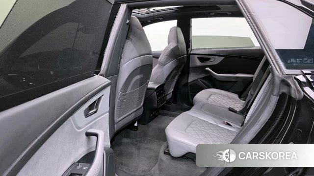Audi Q8 (4M) 2023 Черный из Кореи, фото 3