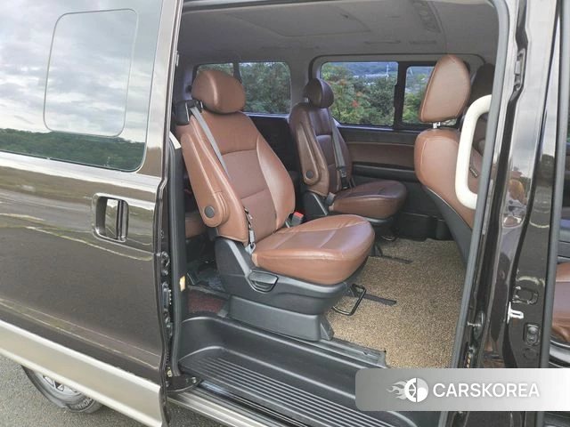 Hyundai The New Grand Starex 2018 Серебряный двухцветный из Кореи, фото 3
