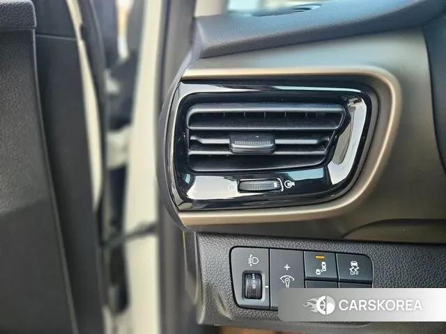 Kia Stonic 2018 Белый из Кореи, фото 3