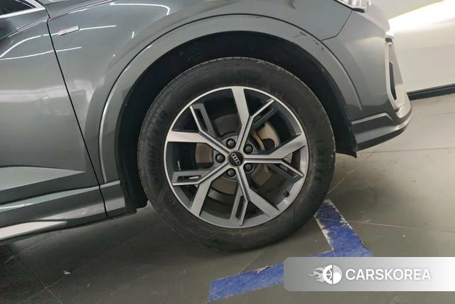 Audi Q3 Sportback 2021 Темно-серый из Китая, фото 3