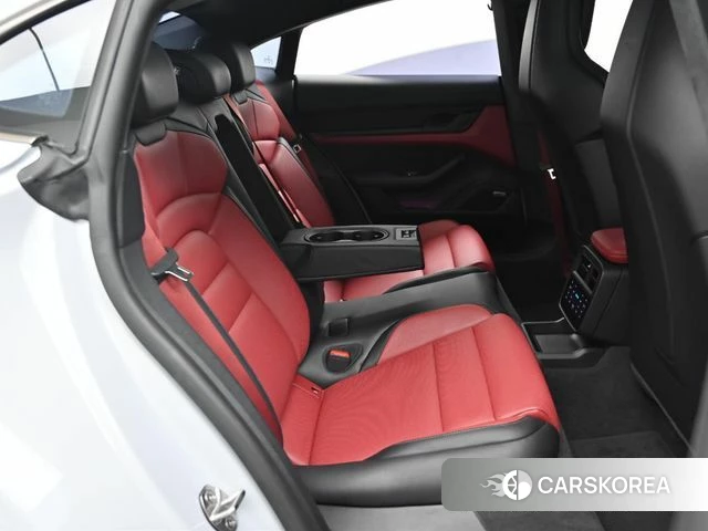 Porsche Taycan 2025 Белый из Кореи, фото 3