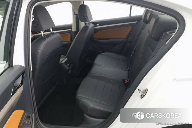 Volkswagen Bora 2024 Белый из Китая, фото 3