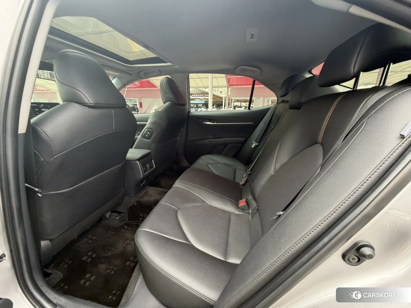 Toyota Camry 2023 Серебристо-серый из Китая, фото 3