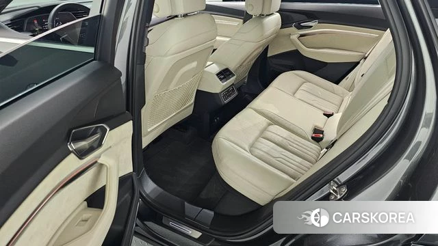 Audi e-Tron 2021 Серый из Кореи, фото 3