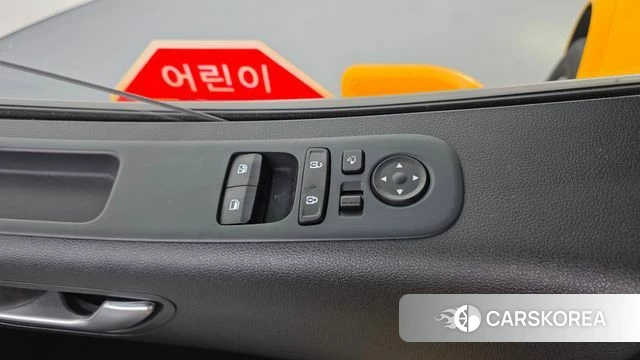 Hyundai Staria 2023 Желтый из Кореи, фото 3