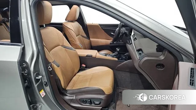 Lexus ES300h 7th generation 2018 Серебристо-серый из Кореи, фото 3