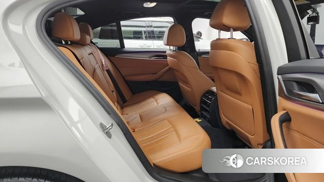 BMW 5 Series (G30) 2018 Белый из Кореи, фото 3
