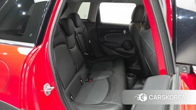 Mini Cooper 2023 Красный из Кореи, фото 3