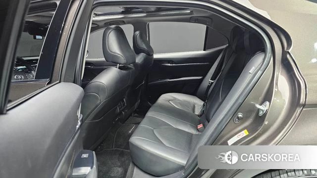 Toyota Camry (XV70) 2018 Песочный из Кореи, фото 2