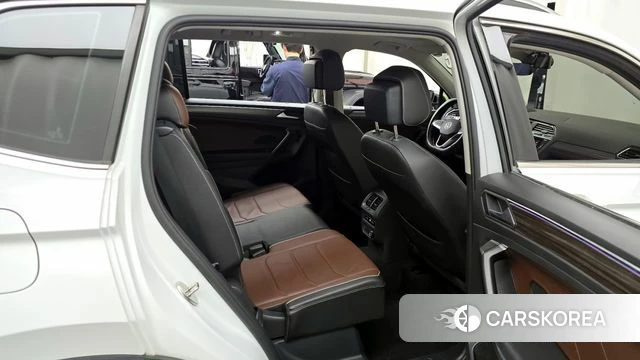 Volkswagen Tiguan Allspace 2023 Белый из Кореи, фото 3