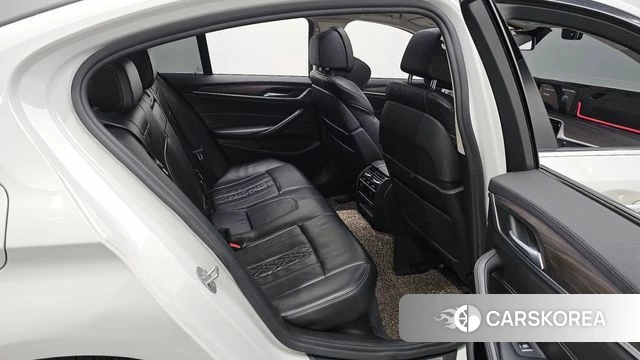 BMW 5 Series (G30) 2018 Белый из Кореи, фото 3