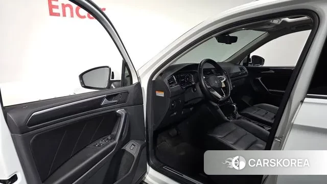 Volkswagen Tiguan second Generation 2022 Белый из Кореи, фото 3