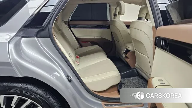 Hyundai Grandeur Hybrid (GN7) 2023 Серебристо-серый из Кореи, фото 3