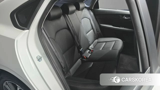 Kia The New K3 2nd generation 2023 Белый из Кореи, фото 3