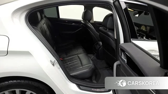 BMW 5 Series (G30) 2018 Белый из Кореи, фото 3