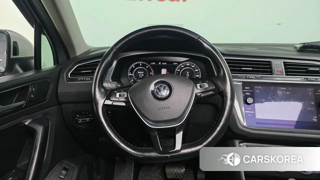 Volkswagen Tiguan second Generation 2018 Серебряный из Кореи, фото 3