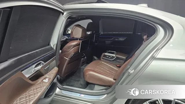 BMW 7 Series (G11) 2021 Серебристо-серый из Кореи, фото 3