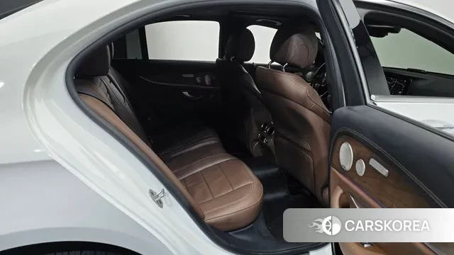 Mercedes-Benz E-Class W213 2021 Белый из Кореи, фото 3