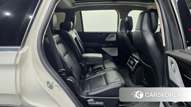 Lincoln Aviator 2nd generation 2023 Жемчужный цвет из Кореи, фото 3