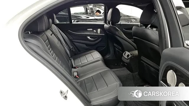 Mercedes-Benz E-Class W213 2023 Белый из Кореи, фото 3