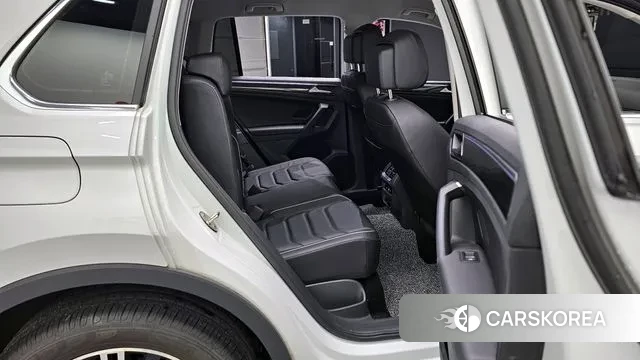 Volkswagen Tiguan second Generation 2024 Белый из Кореи, фото 3