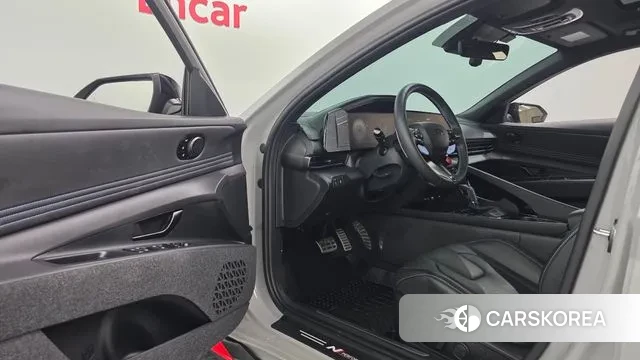 Hyundai The New Avante (CN7) 2024 Серебристо-серый из Кореи, фото 3