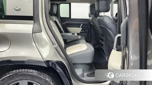 Land Rover Defender (L663) 2024 Песочный из Кореи, фото 3