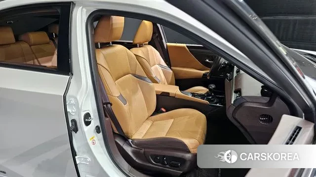 Lexus ES300h 7th generation 2019 Белый из Кореи, фото 3