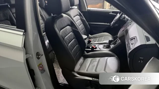 Volkswagen Tiguan second Generation 2020 Белый из Кореи, фото 3