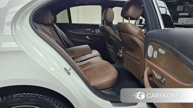 Mercedes-Benz E-Class W213 2021 Белый из Кореи, фото 3